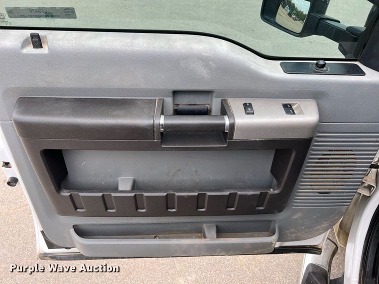 image for item LF9479 2015 Ford F250 Super Duty XLT  SuperCab flatbed pickup truck