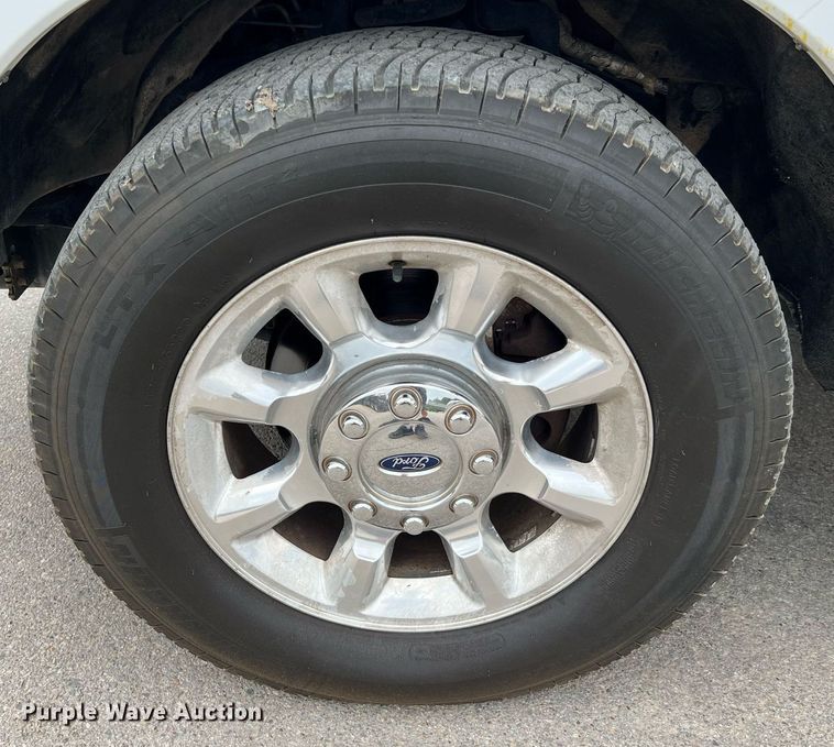 image for item LF9479 2015 Ford F250 Super Duty XLT  SuperCab flatbed pickup truck