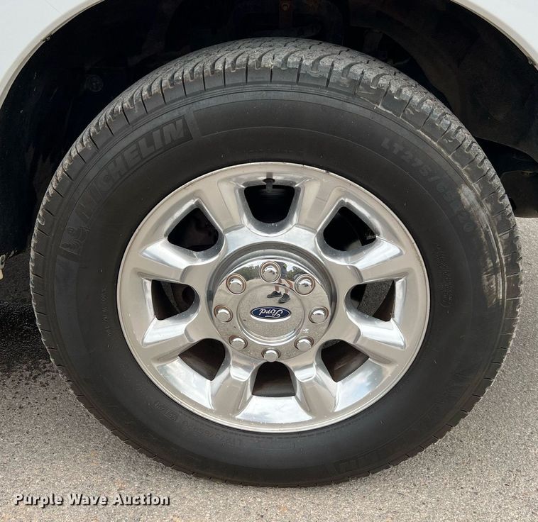 image for item LF9479 2015 Ford F250 Super Duty XLT  SuperCab flatbed pickup truck