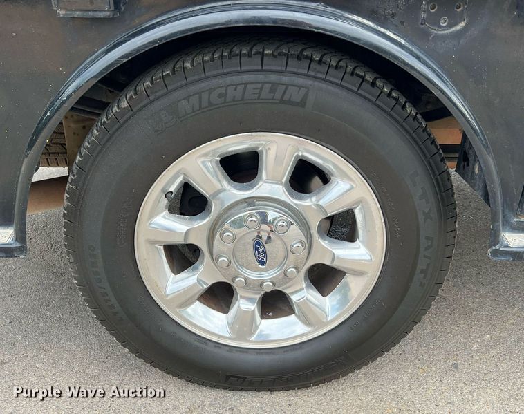 image for item LF9479 2015 Ford F250 Super Duty XLT  SuperCab flatbed pickup truck