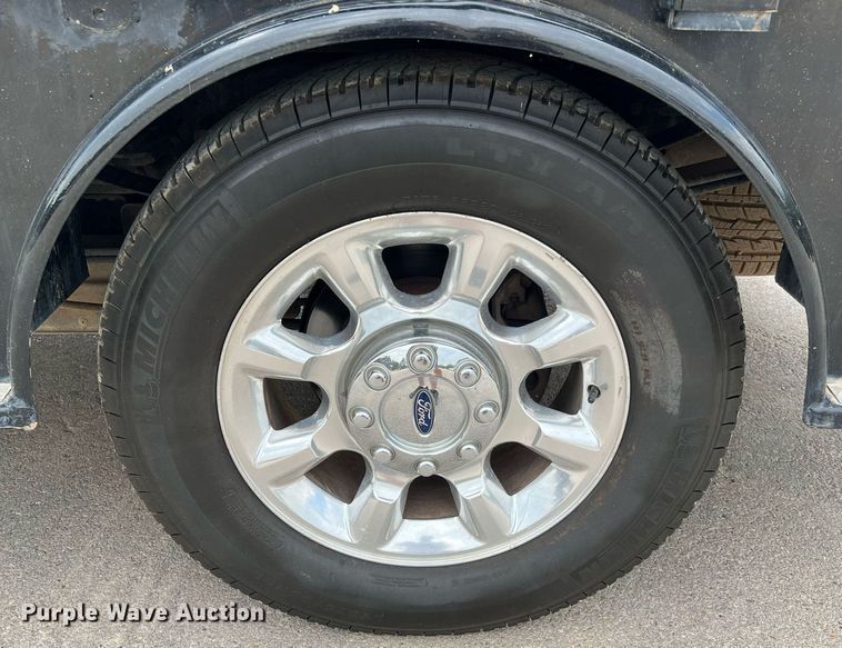 image for item LF9479 2015 Ford F250 Super Duty XLT  SuperCab flatbed pickup truck