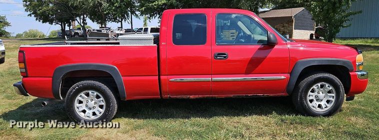 image for item LM9142 2007 GMC Sierra 1500  Ext. Cab pickup truck