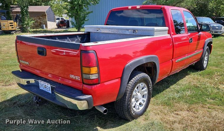 image for item LM9142 2007 GMC Sierra 1500  Ext. Cab pickup truck