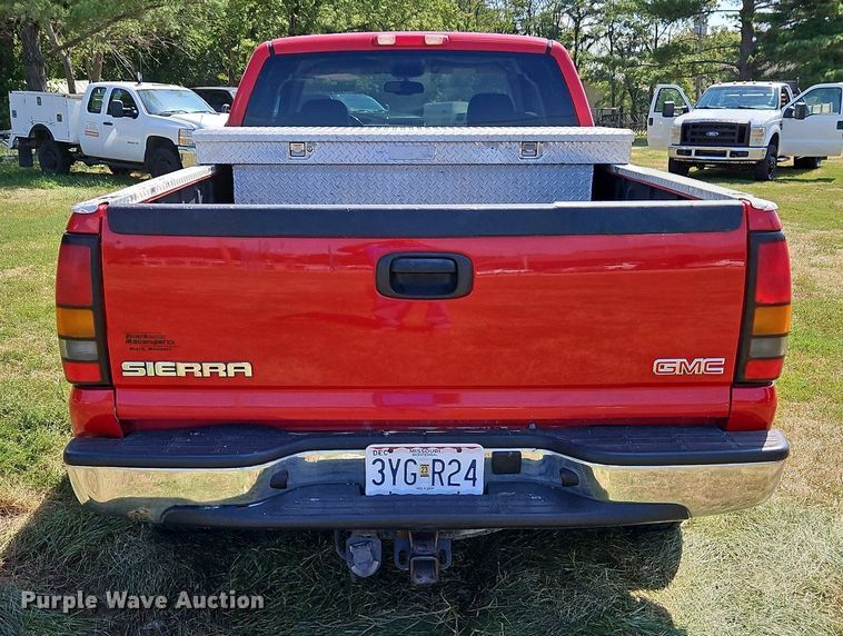 image for item LM9142 2007 GMC Sierra 1500  Ext. Cab pickup truck