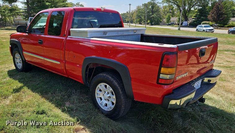 image for item LM9142 2007 GMC Sierra 1500  Ext. Cab pickup truck