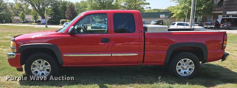 image for item LM9142 2007 GMC Sierra 1500  Ext. Cab pickup truck