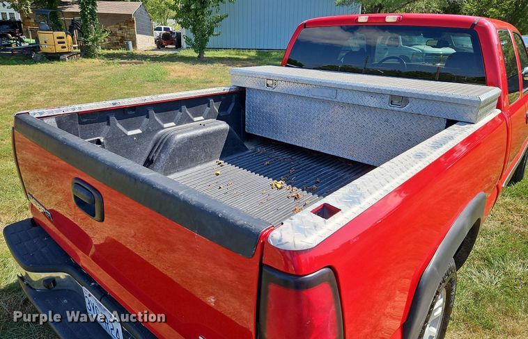 image for item LM9142 2007 GMC Sierra 1500  Ext. Cab pickup truck