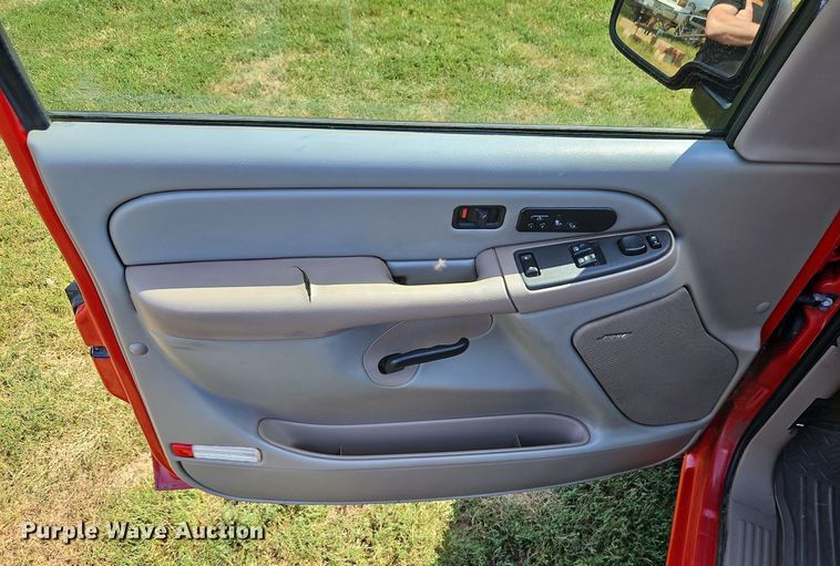 image for item LM9142 2007 GMC Sierra 1500  Ext. Cab pickup truck