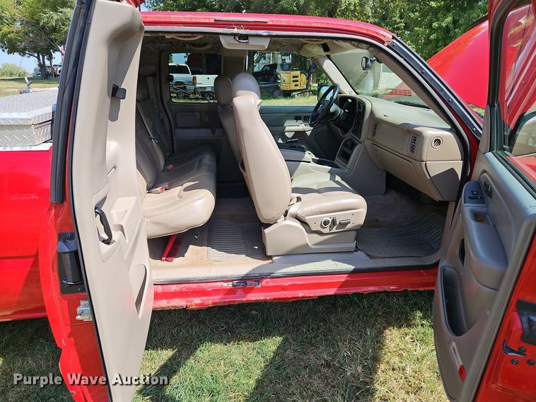 image for item LM9142 2007 GMC Sierra 1500  Ext. Cab pickup truck