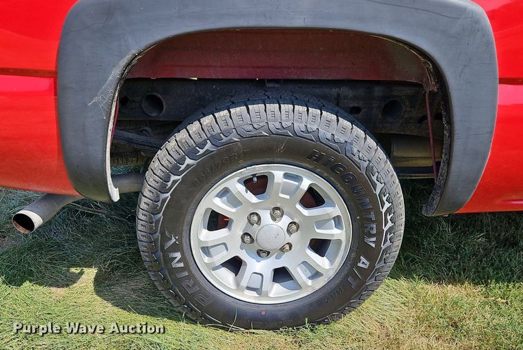 image for item LM9142 2007 GMC Sierra 1500  Ext. Cab pickup truck