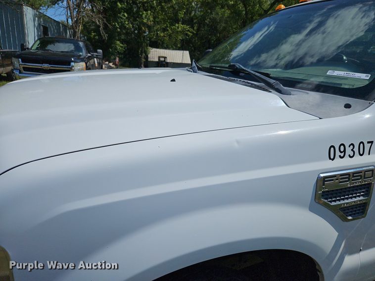 image for item LM9143 2009 Ford F350 Super Duty XL  flatbed pickup truck