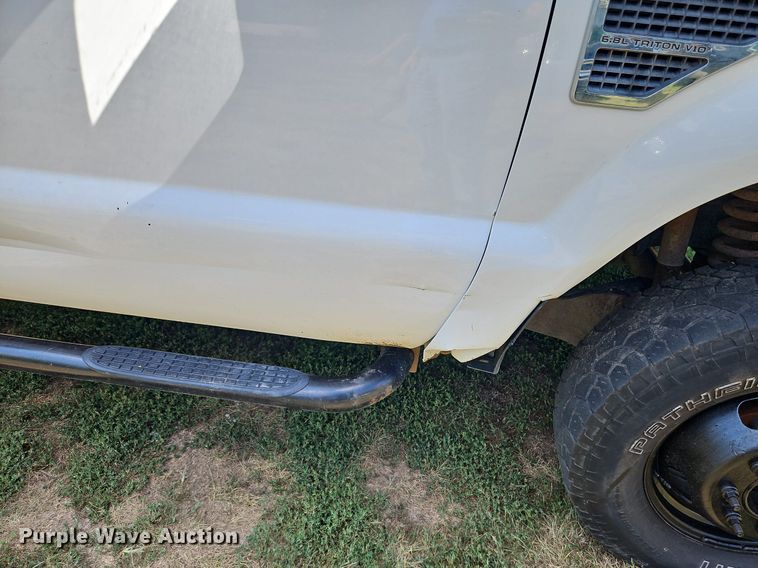 image for item LM9143 2009 Ford F350 Super Duty XL  flatbed pickup truck