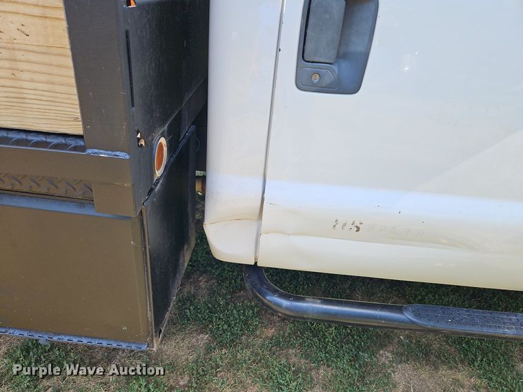 image for item LM9143 2009 Ford F350 Super Duty XL  flatbed pickup truck