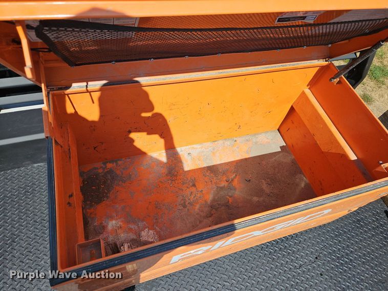 image for item LM9143 2009 Ford F350 Super Duty XL  flatbed pickup truck