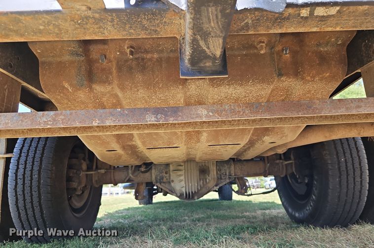 image for item LM9143 2009 Ford F350 Super Duty XL  flatbed pickup truck