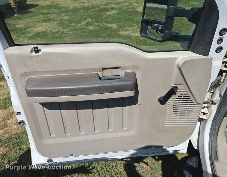 image for item LM9143 2009 Ford F350 Super Duty XL  flatbed pickup truck