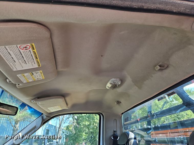 image for item LM9143 2009 Ford F350 Super Duty XL  flatbed pickup truck