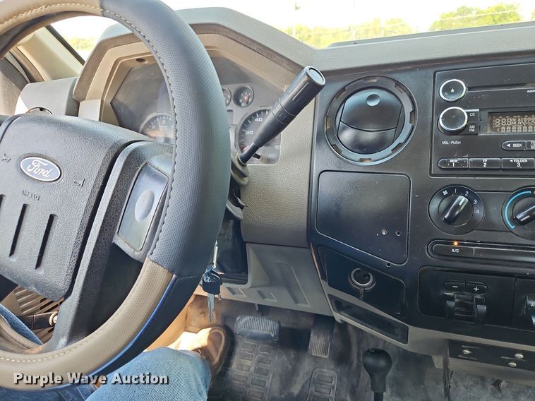 image for item LM9143 2009 Ford F350 Super Duty XL  flatbed pickup truck