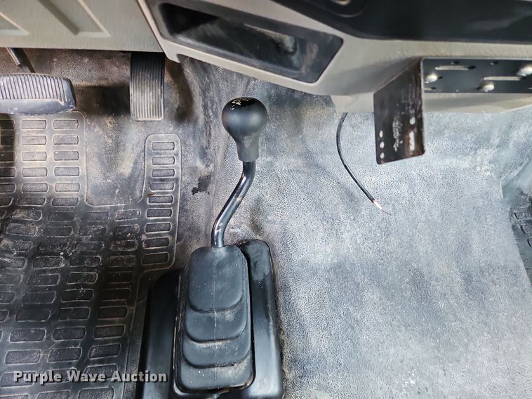 image for item LM9143 2009 Ford F350 Super Duty XL  flatbed pickup truck