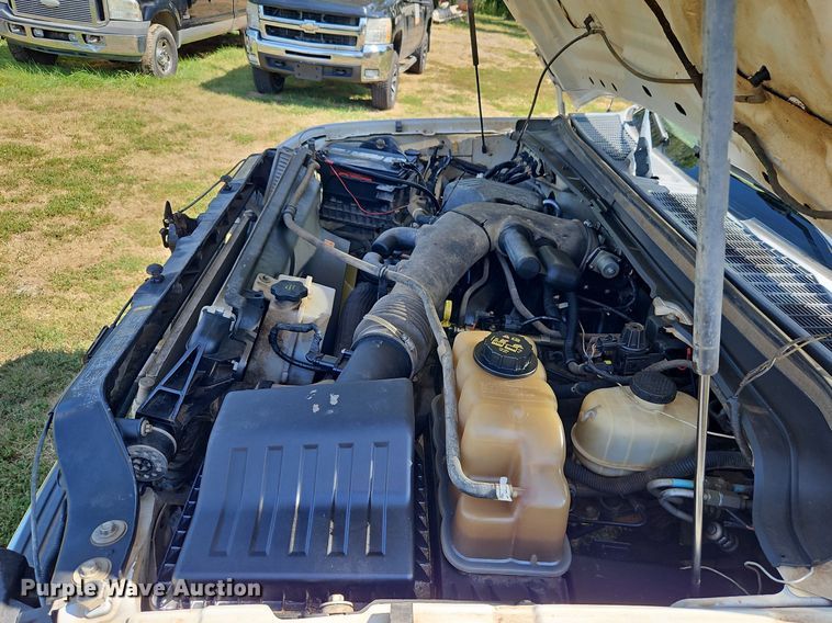 image for item LM9143 2009 Ford F350 Super Duty XL  flatbed pickup truck