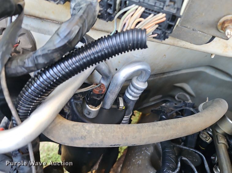 image for item LM9143 2009 Ford F350 Super Duty XL  flatbed pickup truck