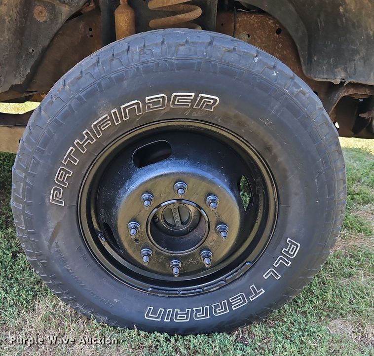 image for item LM9143 2009 Ford F350 Super Duty XL  flatbed pickup truck