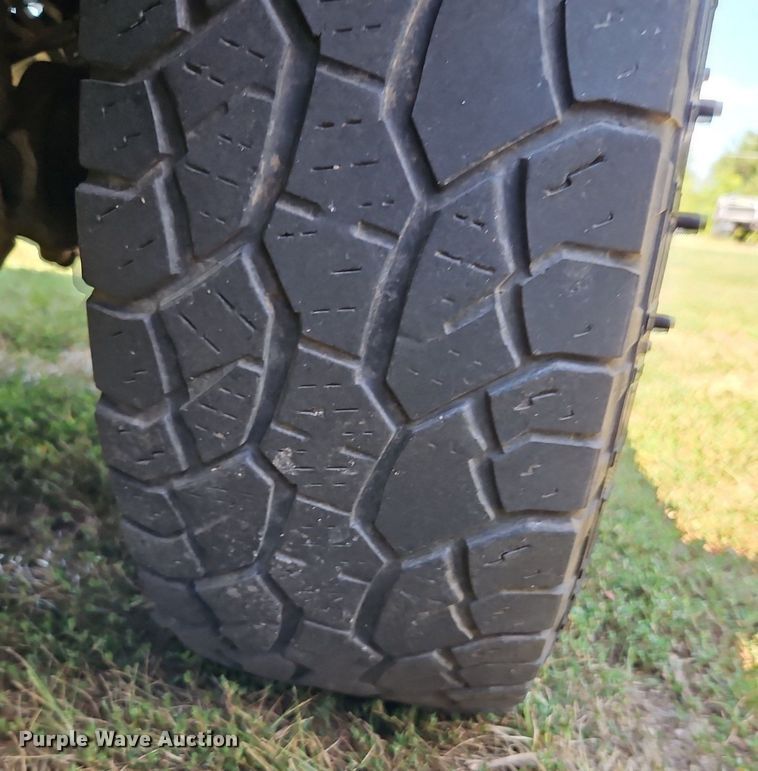 image for item LM9143 2009 Ford F350 Super Duty XL  flatbed pickup truck