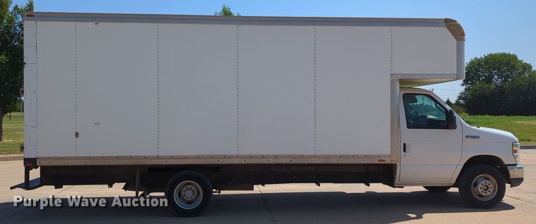 image for item LN9027 2013 Ford E450 Super Duty  box truck