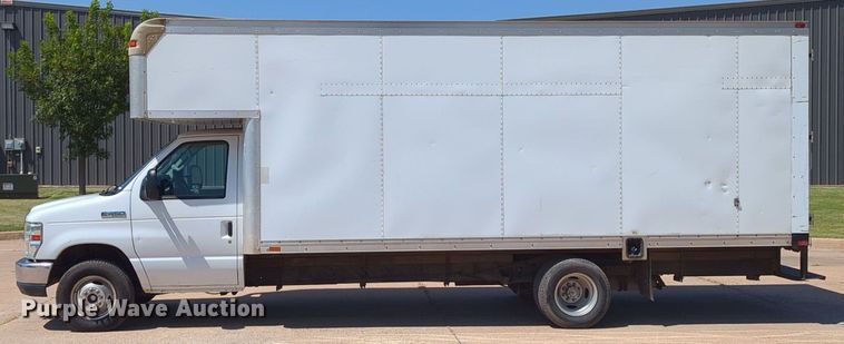 image for item LN9027 2013 Ford E450 Super Duty  box truck
