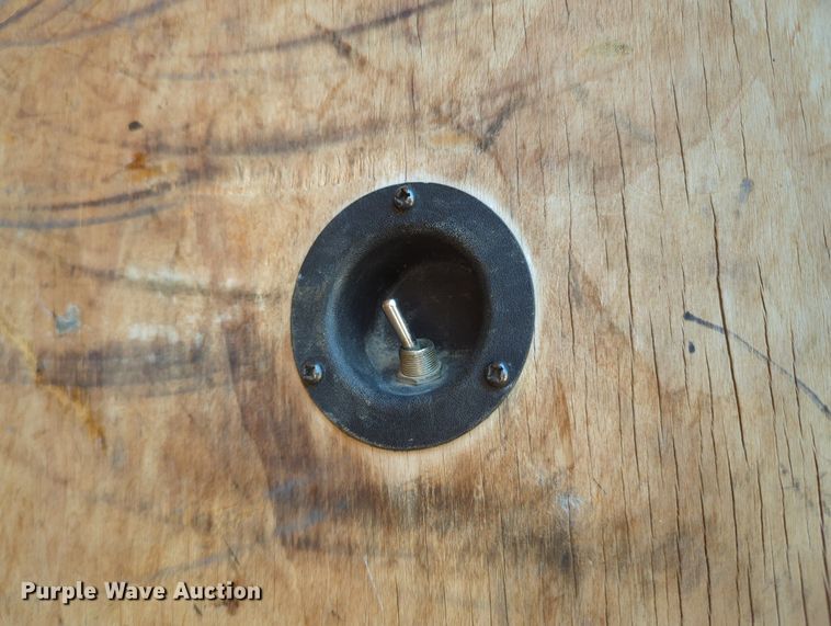 image for item LN9027 2013 Ford E450 Super Duty  box truck