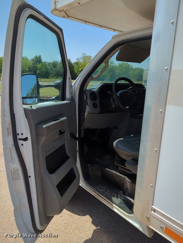 image for item LN9027 2013 Ford E450 Super Duty  box truck