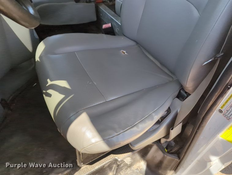 image for item LN9027 2013 Ford E450 Super Duty  box truck