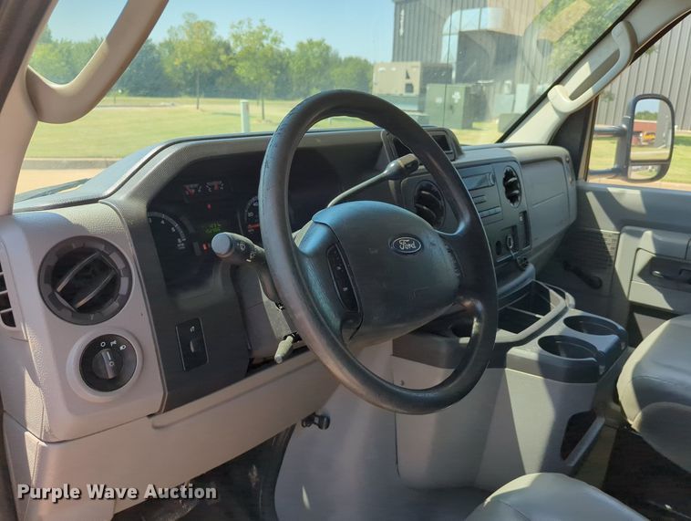 image for item LN9027 2013 Ford E450 Super Duty  box truck