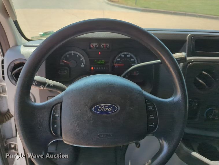 image for item LN9027 2013 Ford E450 Super Duty  box truck