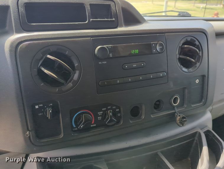 image for item LN9027 2013 Ford E450 Super Duty  box truck