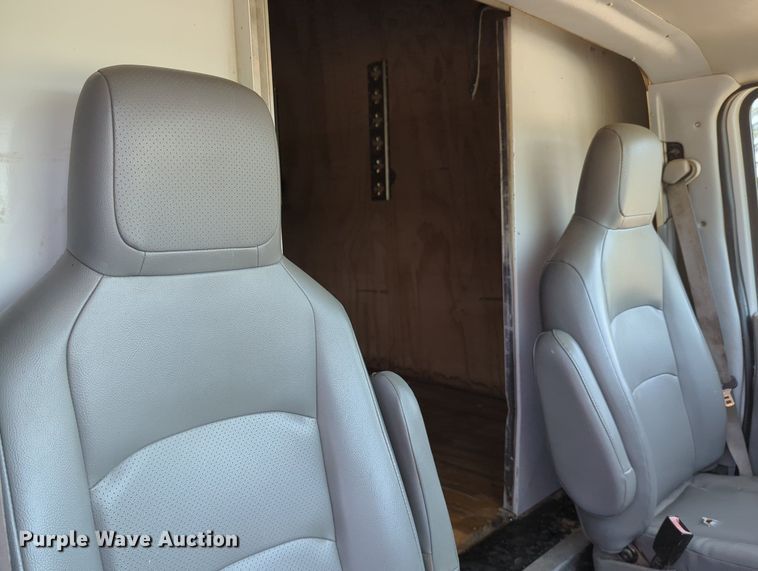 image for item LN9027 2013 Ford E450 Super Duty  box truck