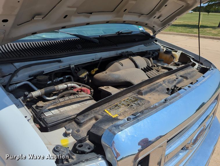 image for item LN9027 2013 Ford E450 Super Duty  box truck