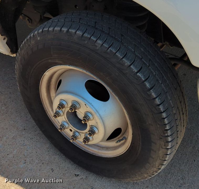 image for item LN9027 2013 Ford E450 Super Duty  box truck