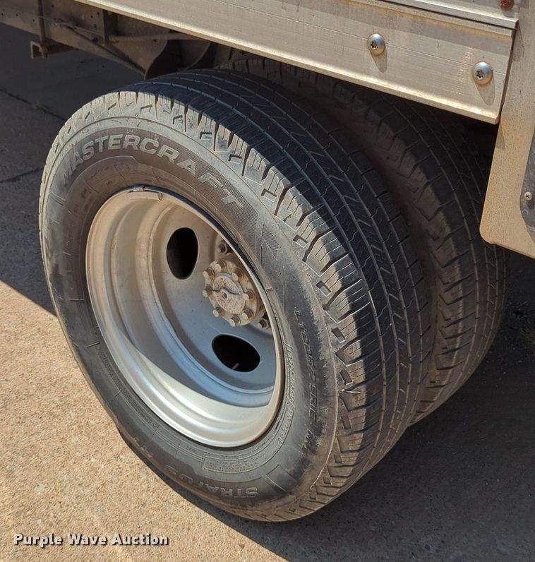 image for item LN9027 2013 Ford E450 Super Duty  box truck