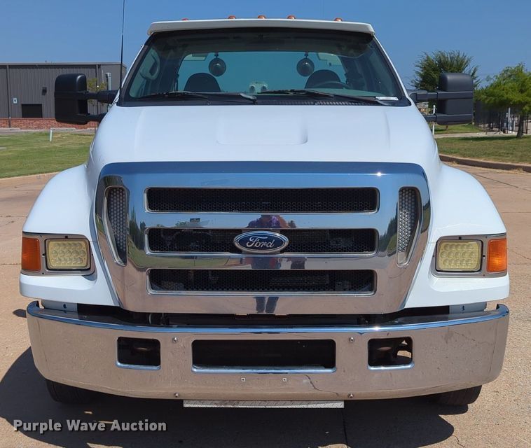 image for item LN9028 2006 Ford F650 Super Duty tow truck