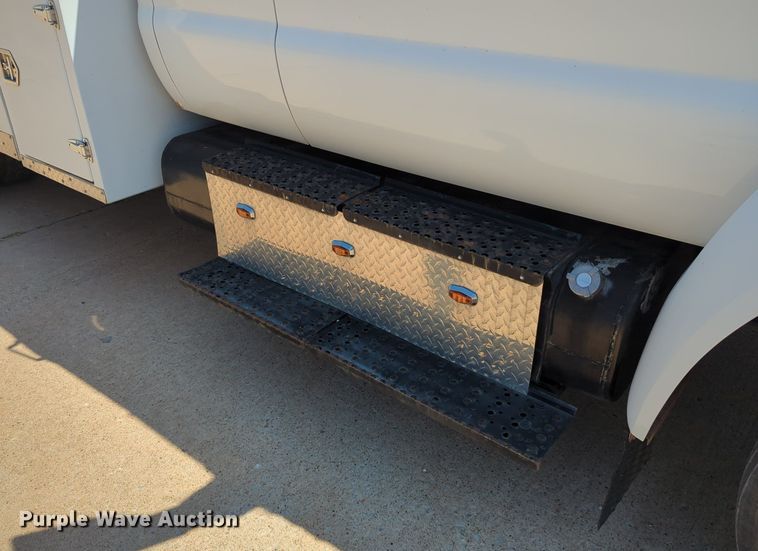 image for item LN9028 2006 Ford F650 Super Duty tow truck