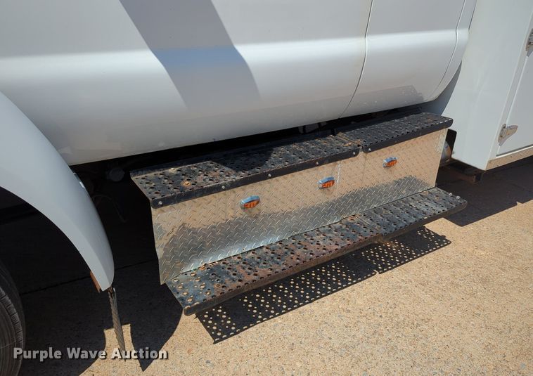 image for item LN9028 2006 Ford F650 Super Duty tow truck