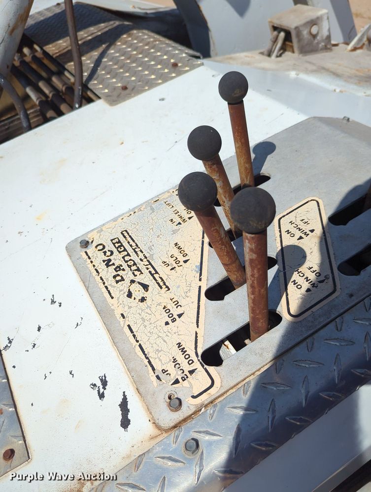 image for item LN9028 2006 Ford F650 Super Duty tow truck