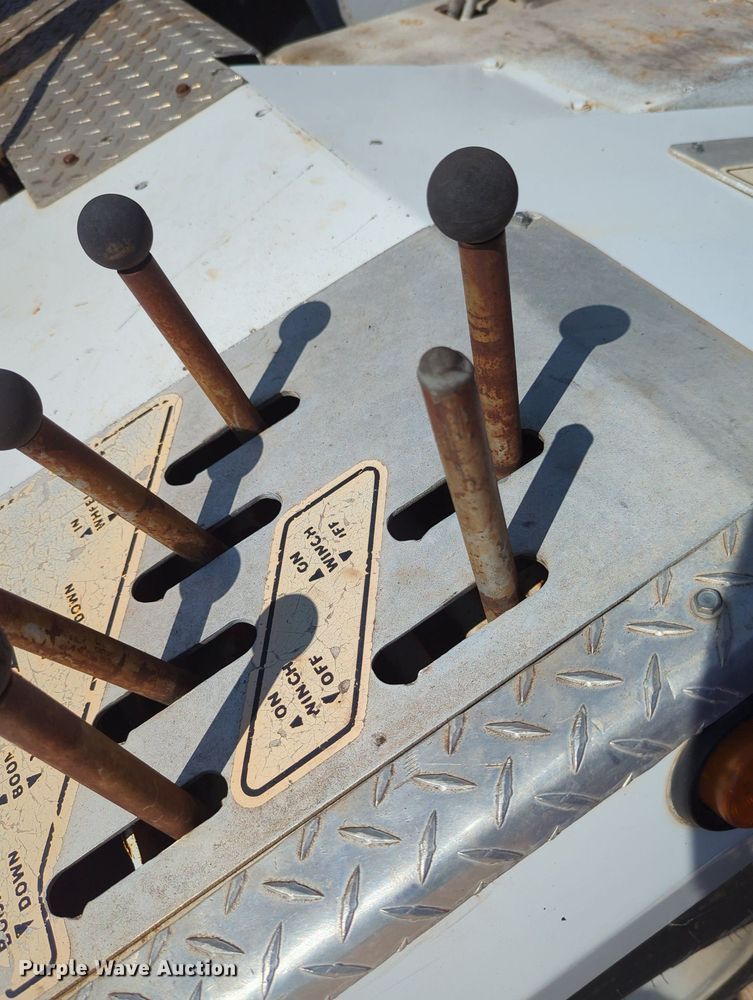 image for item LN9028 2006 Ford F650 Super Duty tow truck