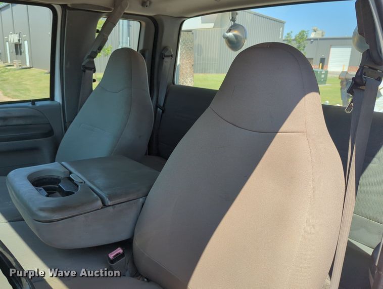 image for item LN9028 2006 Ford F650 Super Duty tow truck