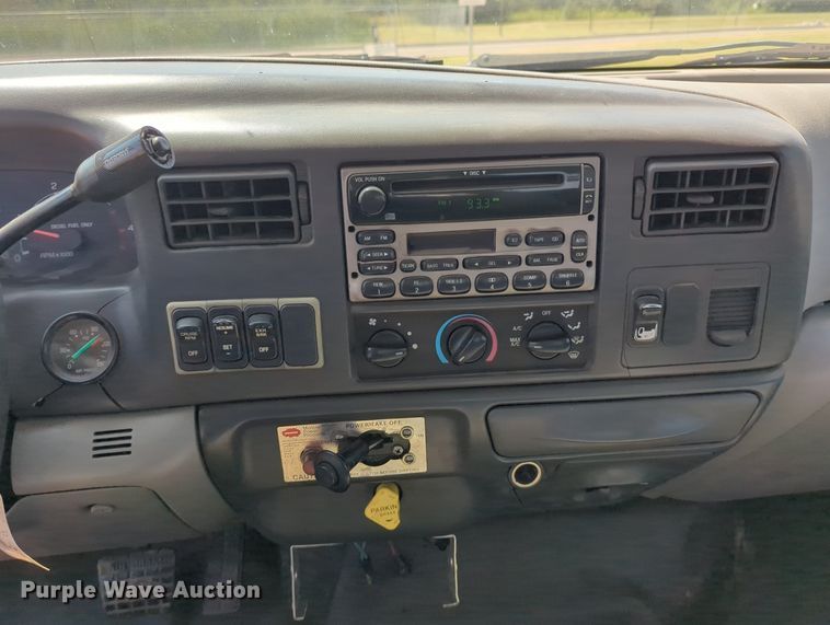 image for item LN9028 2006 Ford F650 Super Duty tow truck