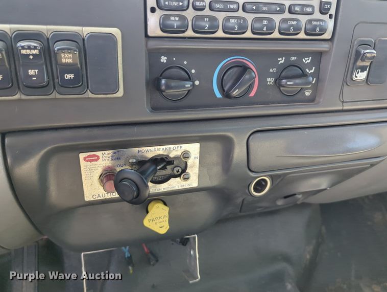 image for item LN9028 2006 Ford F650 Super Duty tow truck