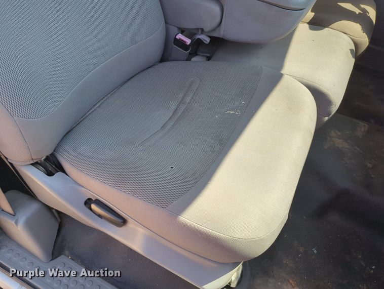 image for item LN9028 2006 Ford F650 Super Duty tow truck