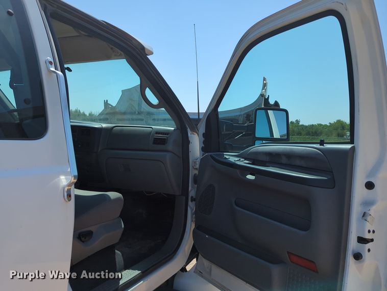 image for item LN9028 2006 Ford F650 Super Duty tow truck