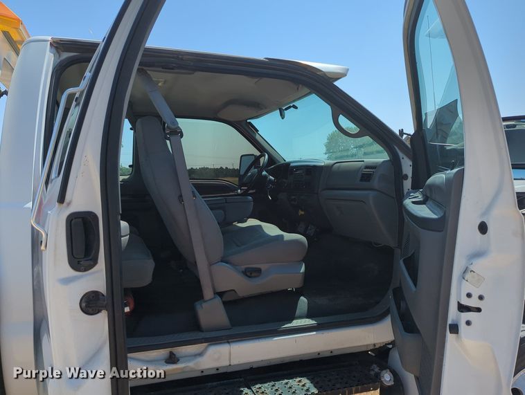 image for item LN9028 2006 Ford F650 Super Duty tow truck